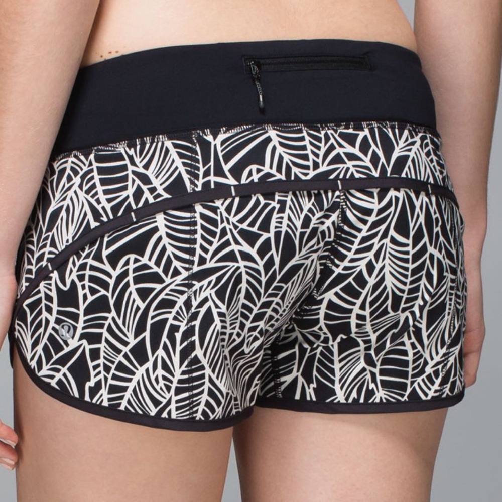 Lululemon Run Speed Short Pretty Palm Black Angel Wing Black size 4